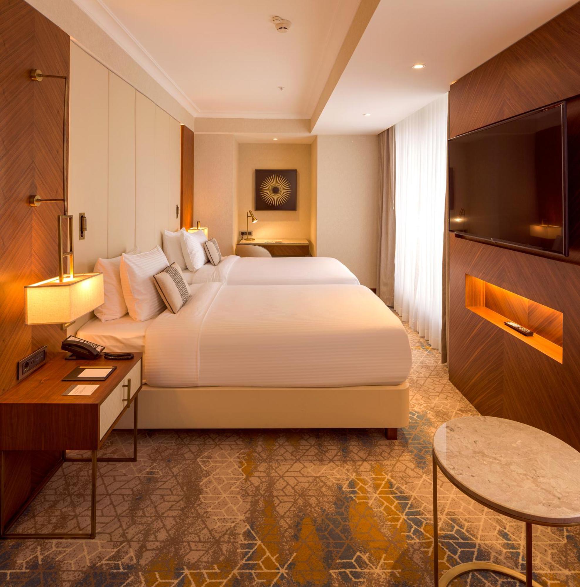 Sheraton Бішкек Екстер'єр фото