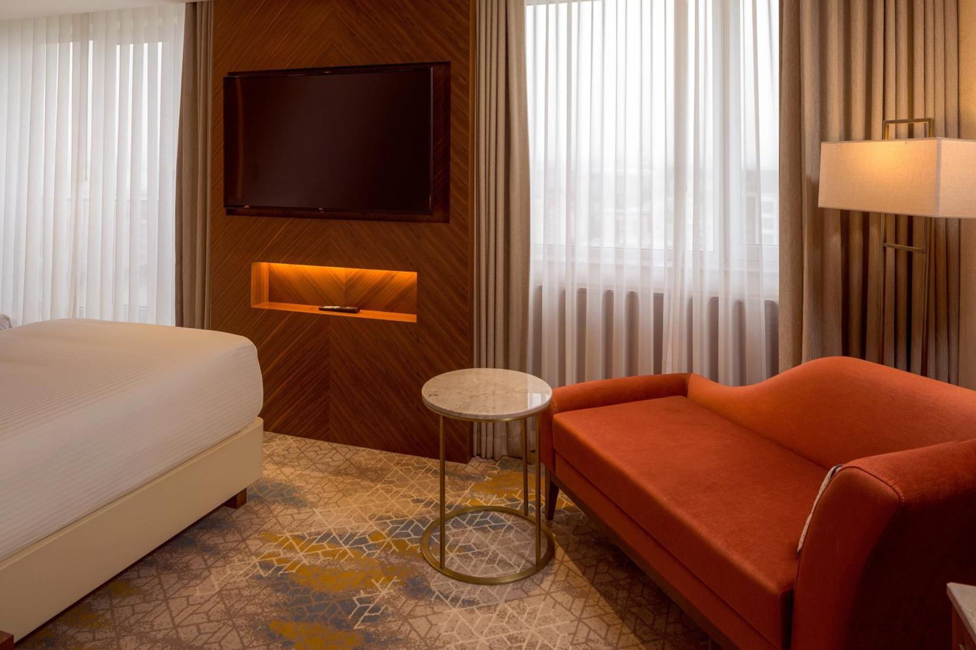 Sheraton Бішкек Екстер'єр фото