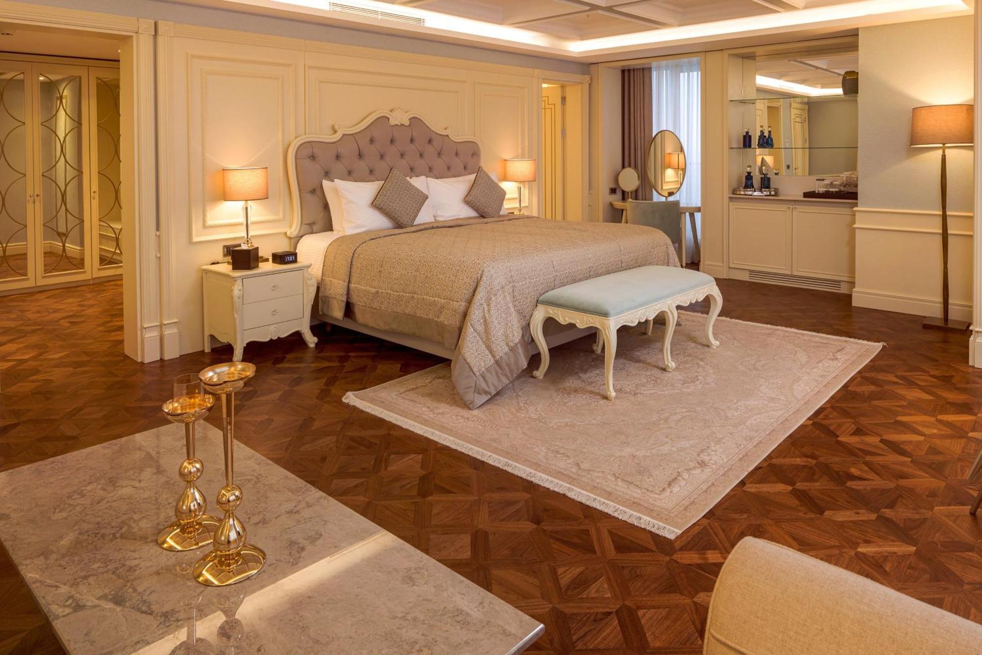 Sheraton Бішкек Екстер'єр фото