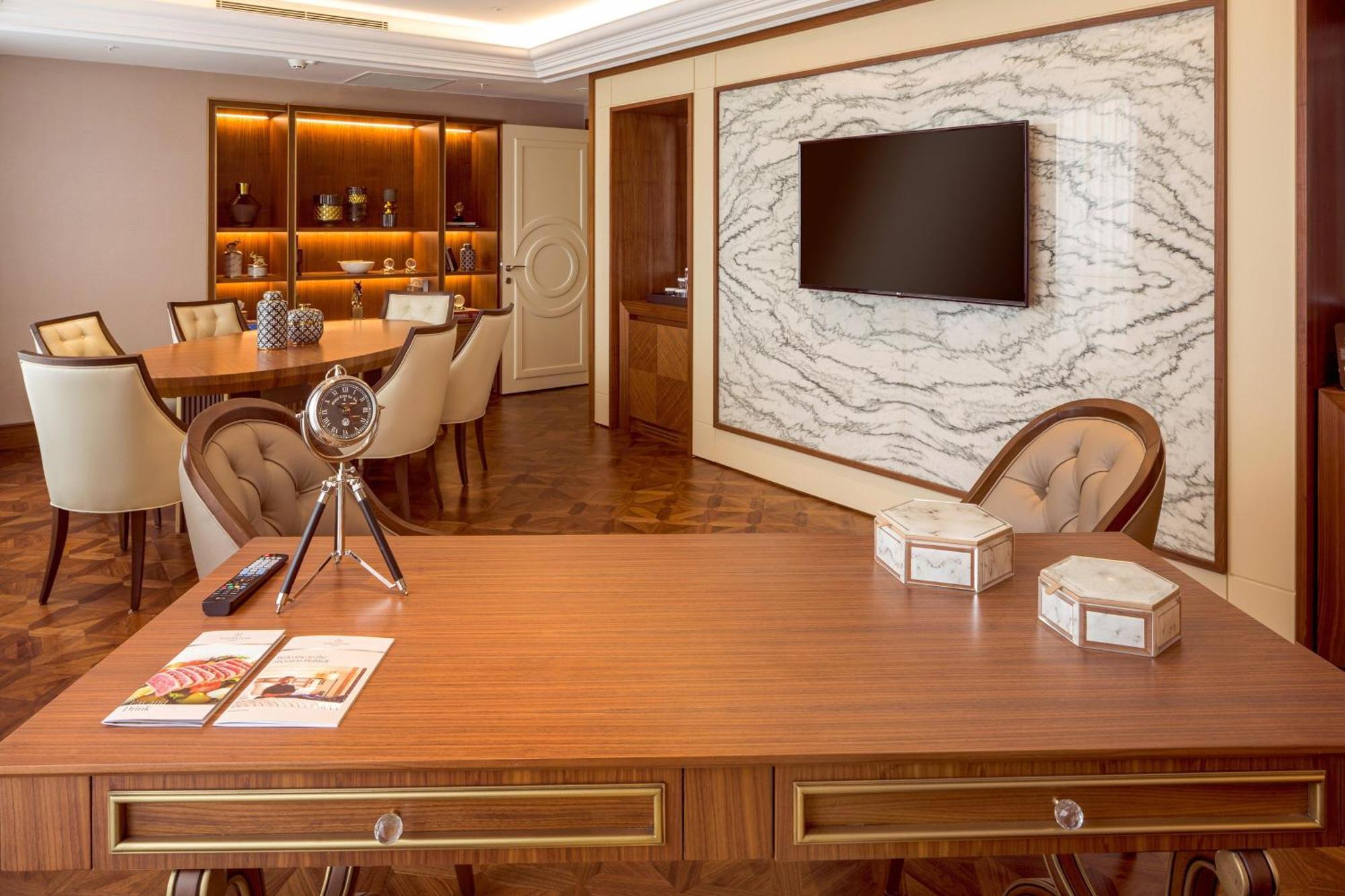 Sheraton Бішкек Екстер'єр фото