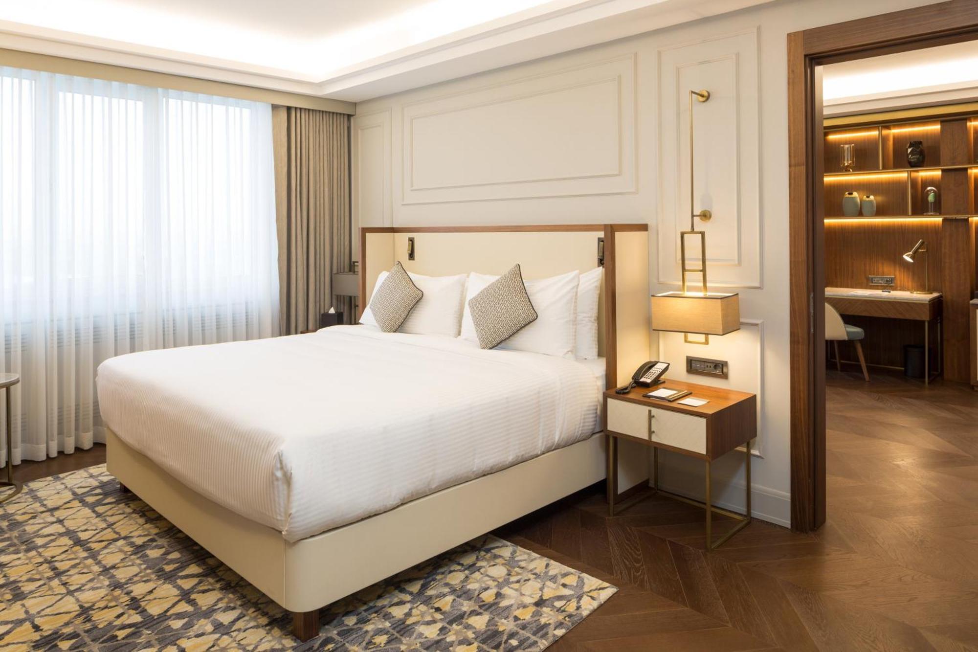 Sheraton Бішкек Екстер'єр фото