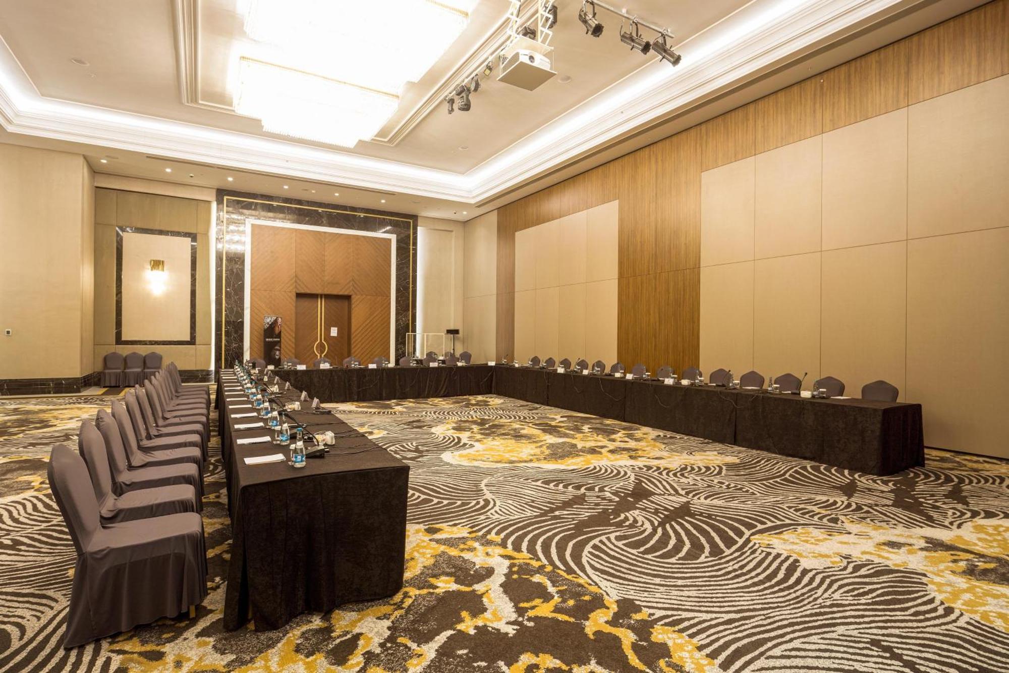 Sheraton Бішкек Екстер'єр фото