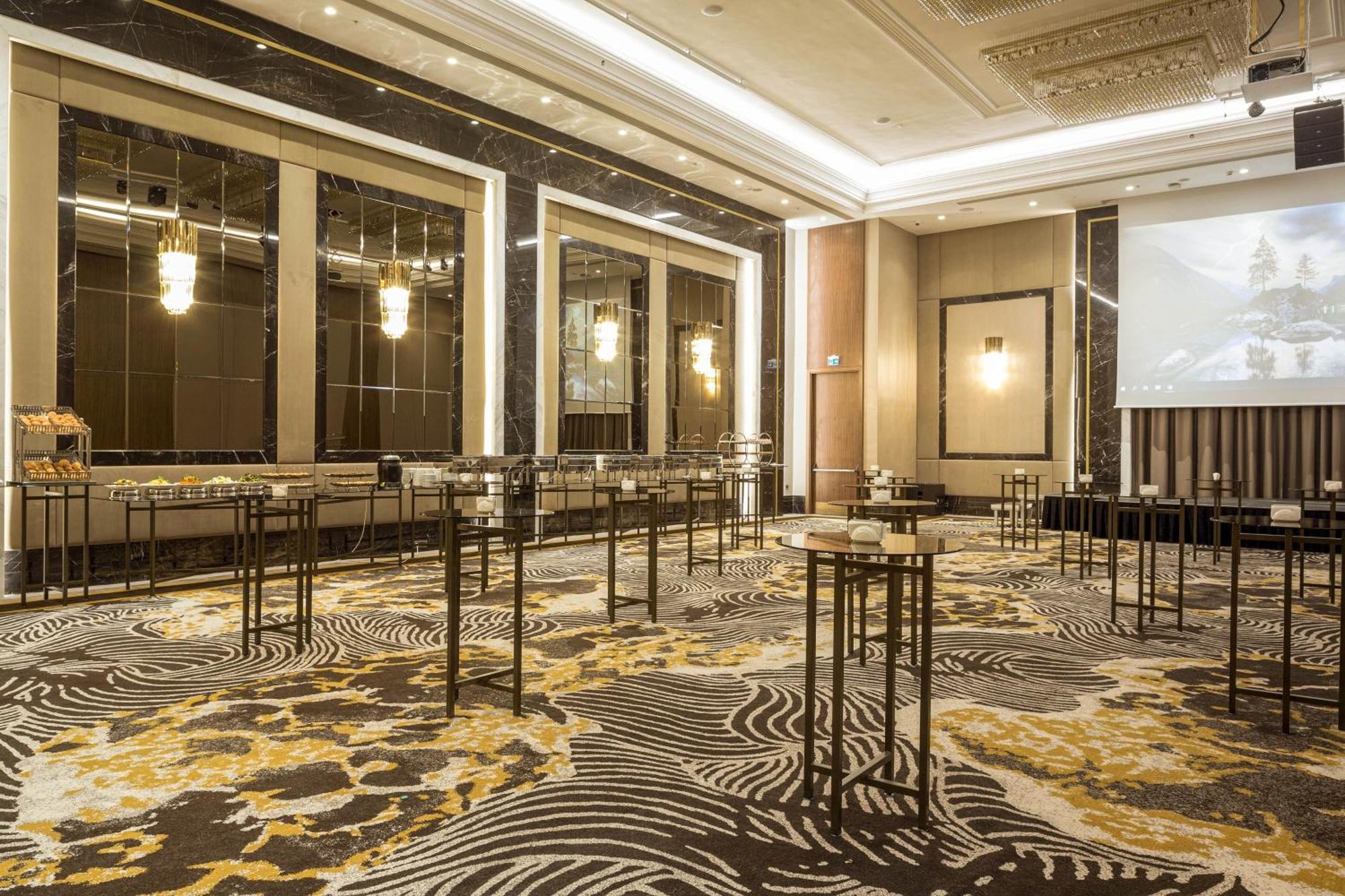 Sheraton Бішкек Екстер'єр фото
