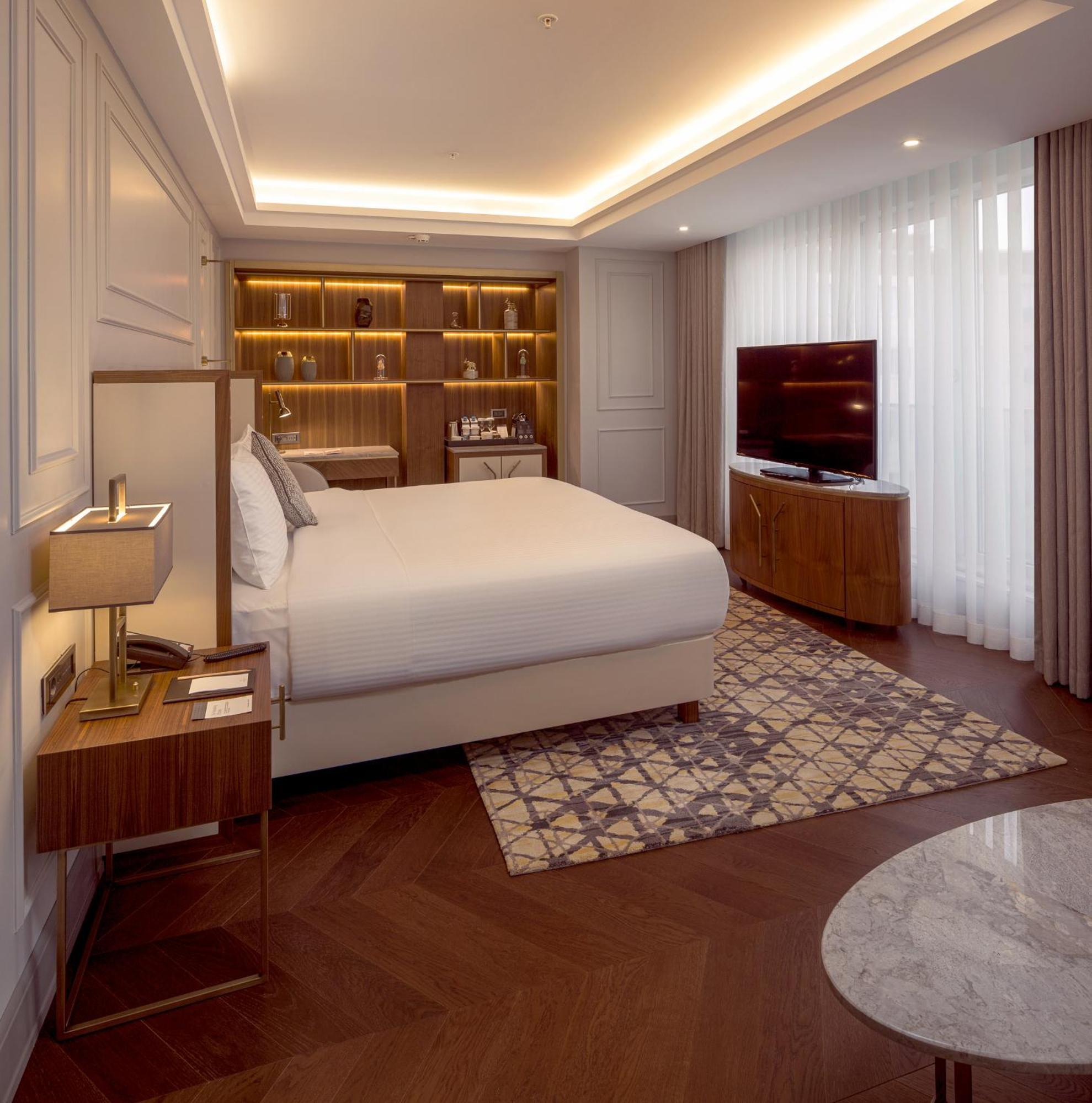 Sheraton Бішкек Екстер'єр фото